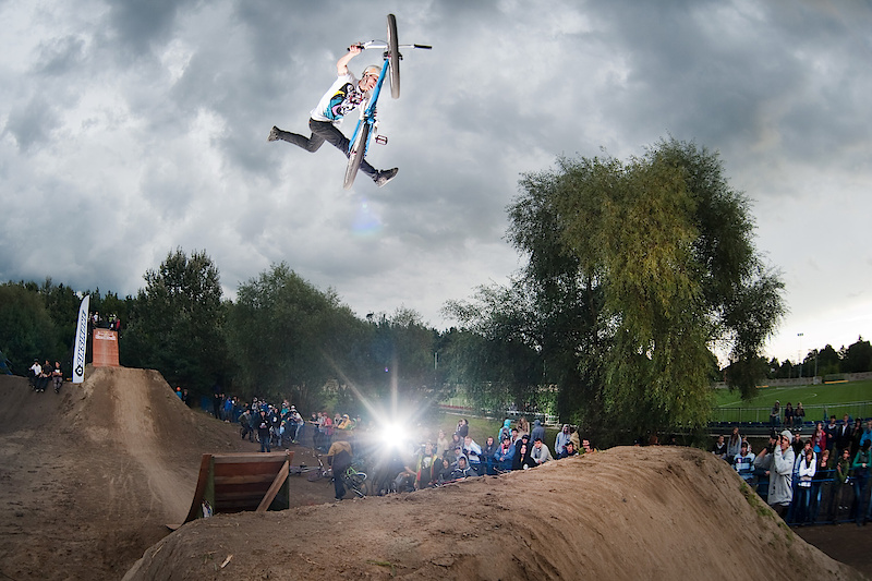 Lukasz Sadkowski; superman seatgrab