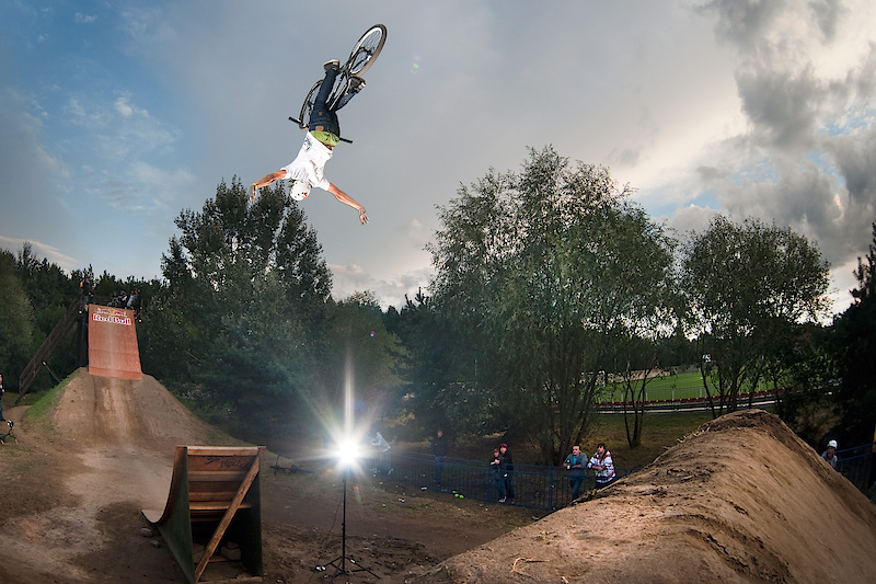 Szymon Godziek; backflip oldschool