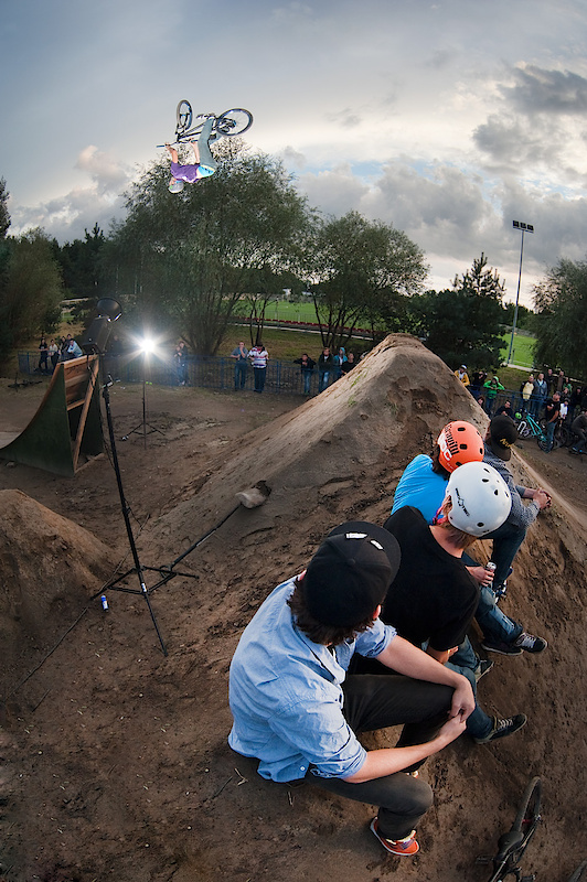 Dawid Godziek; backflip barspin