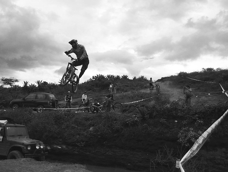 Alban Aubert, DH trainings in Ibarra