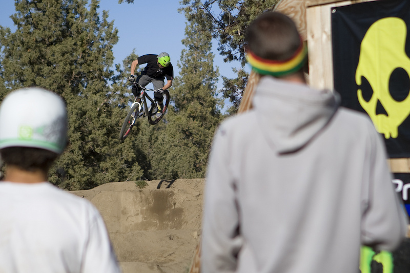 Kirt Voreis was one of the judges at the event, but before the comp started he made a few runs through the course to get a feel for it. 360 over the set up spine while the young guys watch and learn.