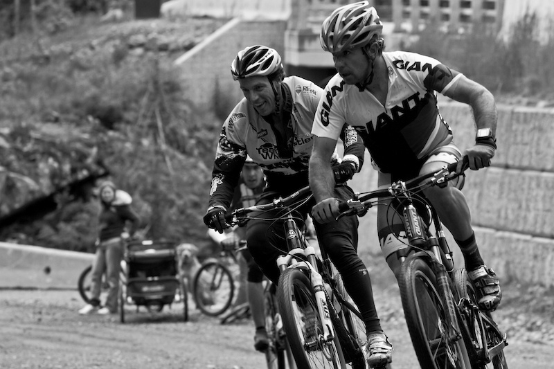 Shoulder to shoulder Twoonie racing action.