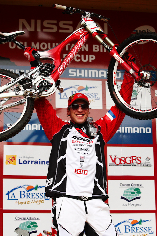 The following week in Andorra Steve Peat makes history, breaking the record with his 17th career World Cup win. (Photo by Victor Lucas)