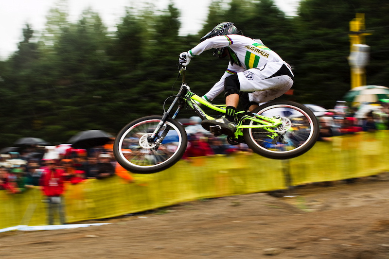At the end of the season, the final piece of the X0 DH puzzle falls into place: selected BlackBox athletes receive the first prototypes of a revolutionary carbon DH crank. Sam Hill races the cranks at the Windham World Cup and is so confident to run them at the World Championships in Mont Saint Anne. (Photo by Victor Lucas)