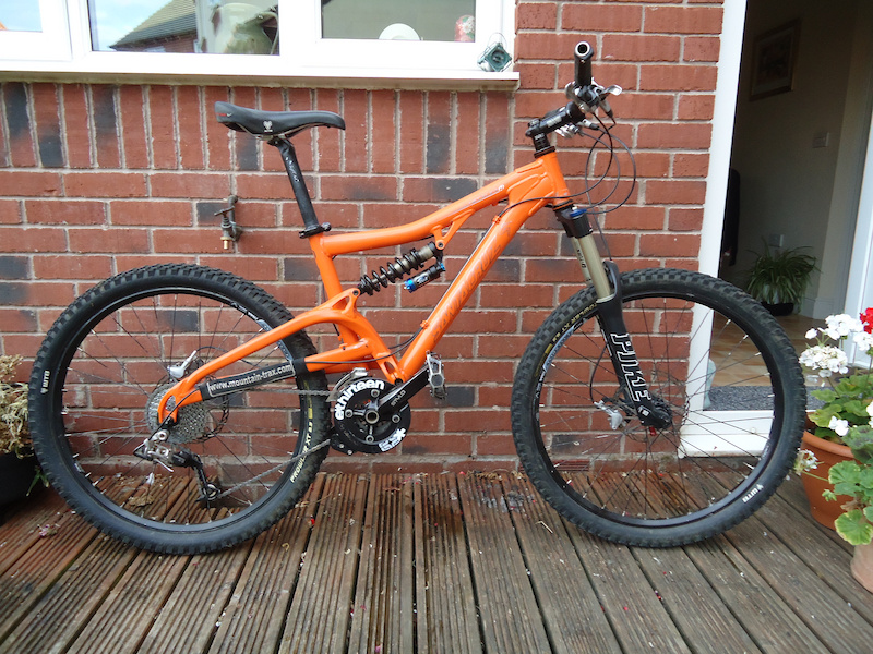 Santa Cruz Heckler Full Suspension MTB. Corsa Sport for