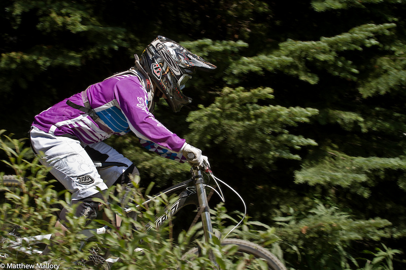 Jaime Hill (Sean's fiancee) joined us for some pinner laps. Jaime is one of the fastest racer chicks in B.C. and took 5th in the Elite Women's DH at Nationals this year in Panorama.