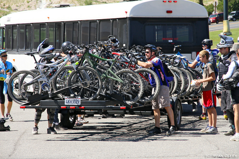 Free shuttles run from Mammoth Village to the gondola.