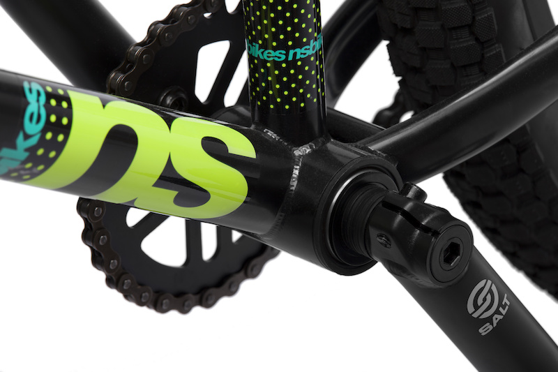 Holy 2 - 3-pc tubular cromoly Salt cranks mounted on big sealed bearings.