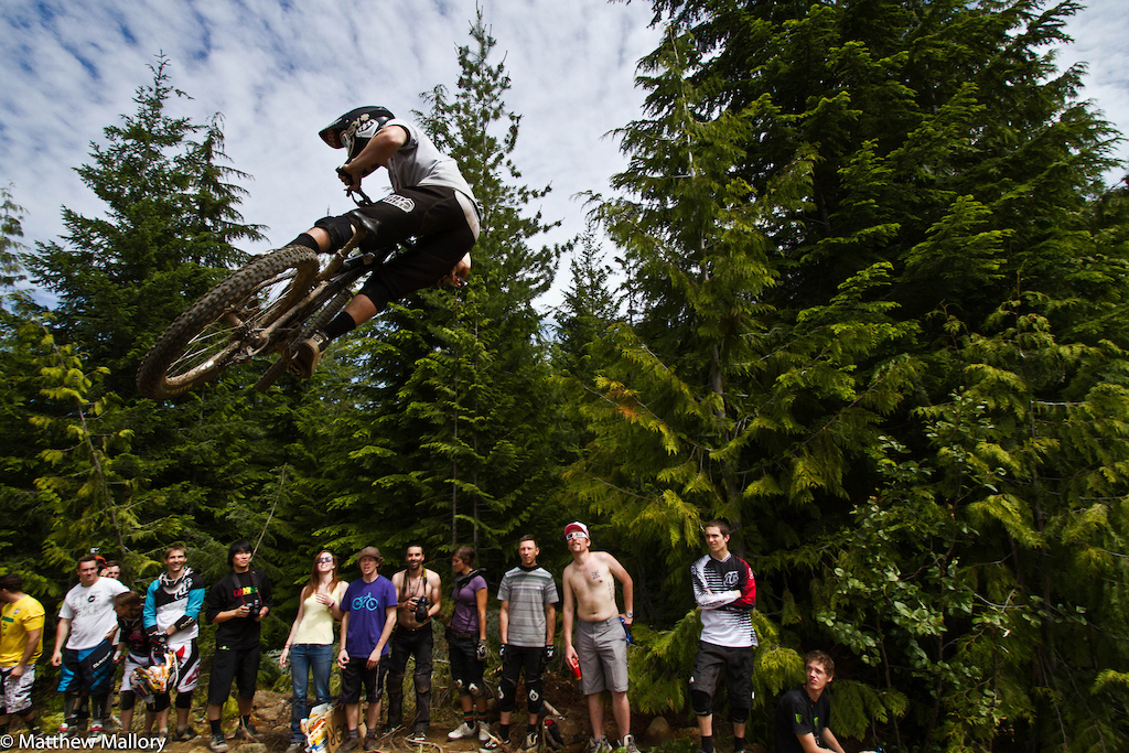 What better way to spend an afternoon than checking out some whip action. Guys were buzzing the spectator's heads.