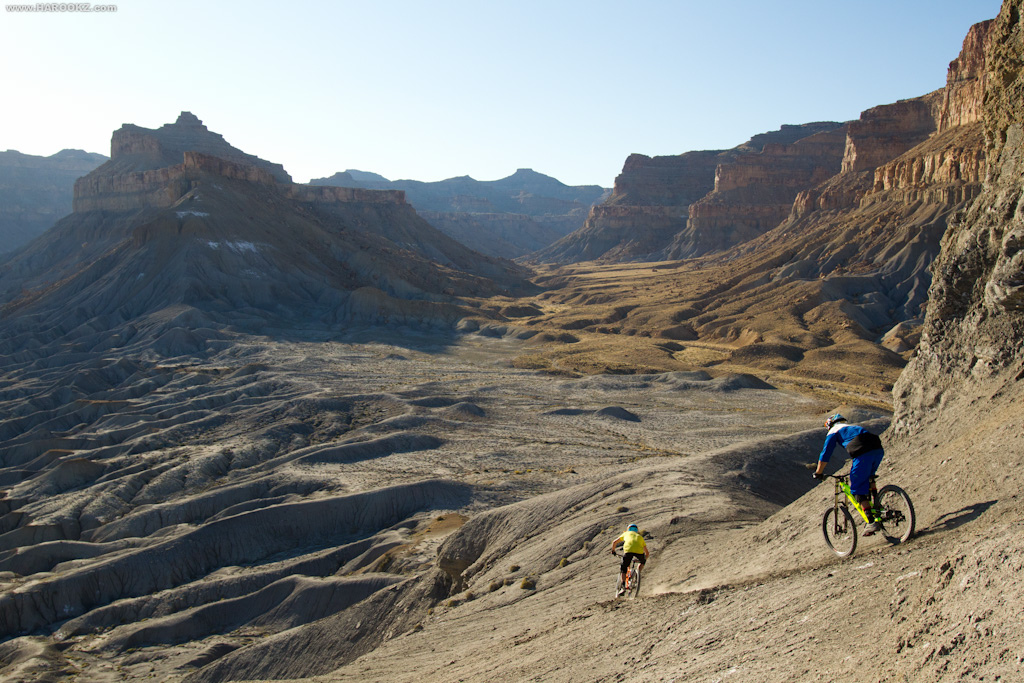 Kevin leads out Geoff on a fun warm up descent.